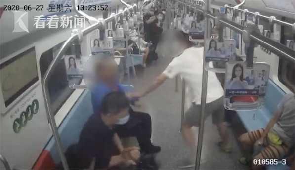 地铁插队爆料视频播放大全,视频爆料大全回顾  第2张